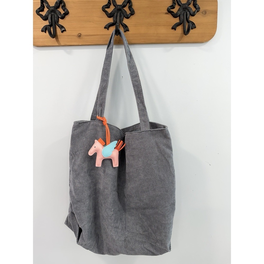 Gray Corduroy Tote Bag Shoulder Bag with Matching Pouch & Horse Charm NWOT - Picture 5 of 8